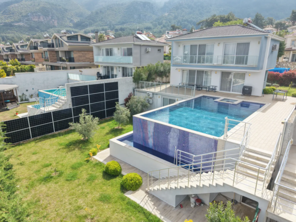 FETHİYE OVACIK’TA 580 m² ARSA İÇİNDE 4+1 MÜSTAKİL VİLLA