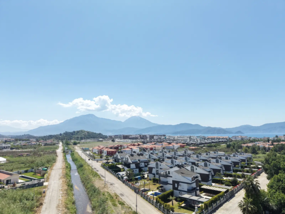 FETHİYE ÇALIŞ PLAJINA 200 METRE MÜSTAKİL HAVUZLU, BAHÇELİ VİLLA