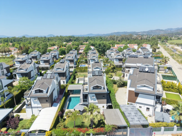 FETHİYE ÇALIŞ PLAJINA 200 METRE MÜSTAKİL HAVUZLU, BAHÇELİ VİLLA