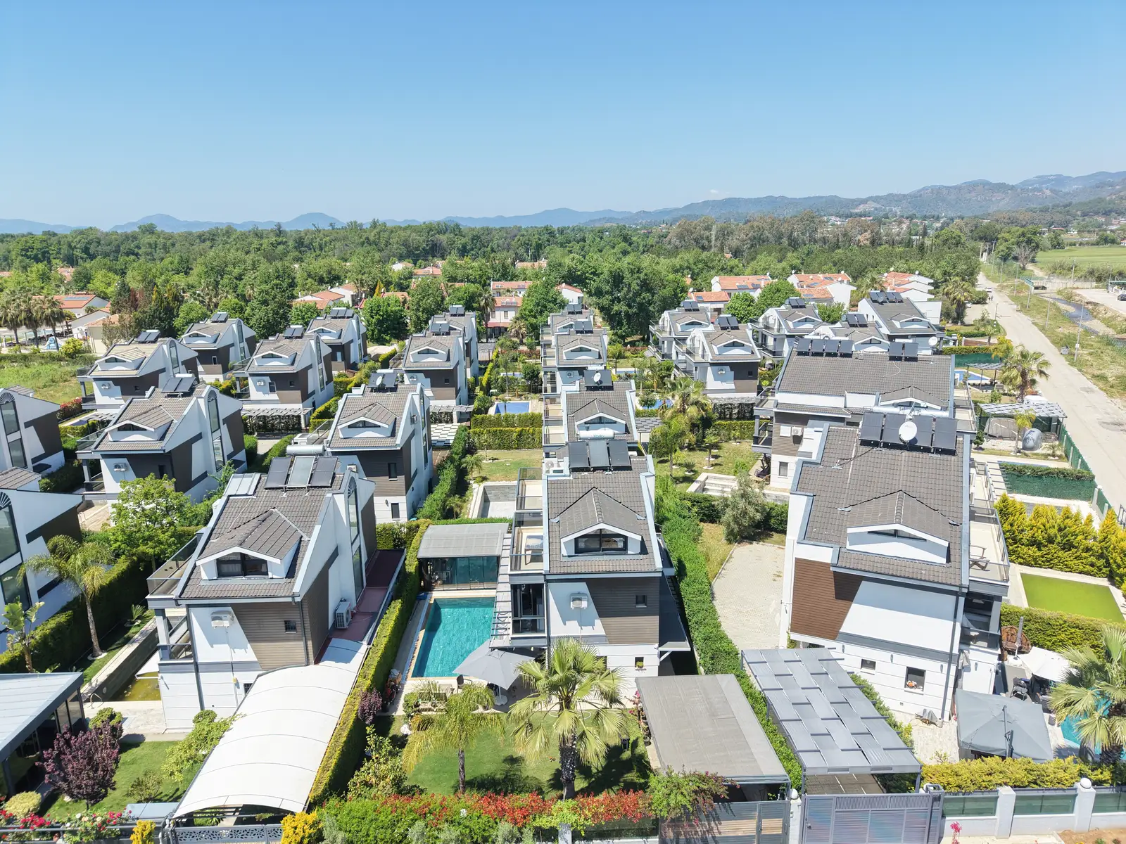 FETHİYE ÇALIŞ PLAJINA 200 METRE MÜSTAKİL HAVUZLU, BAHÇELİ VİLLA