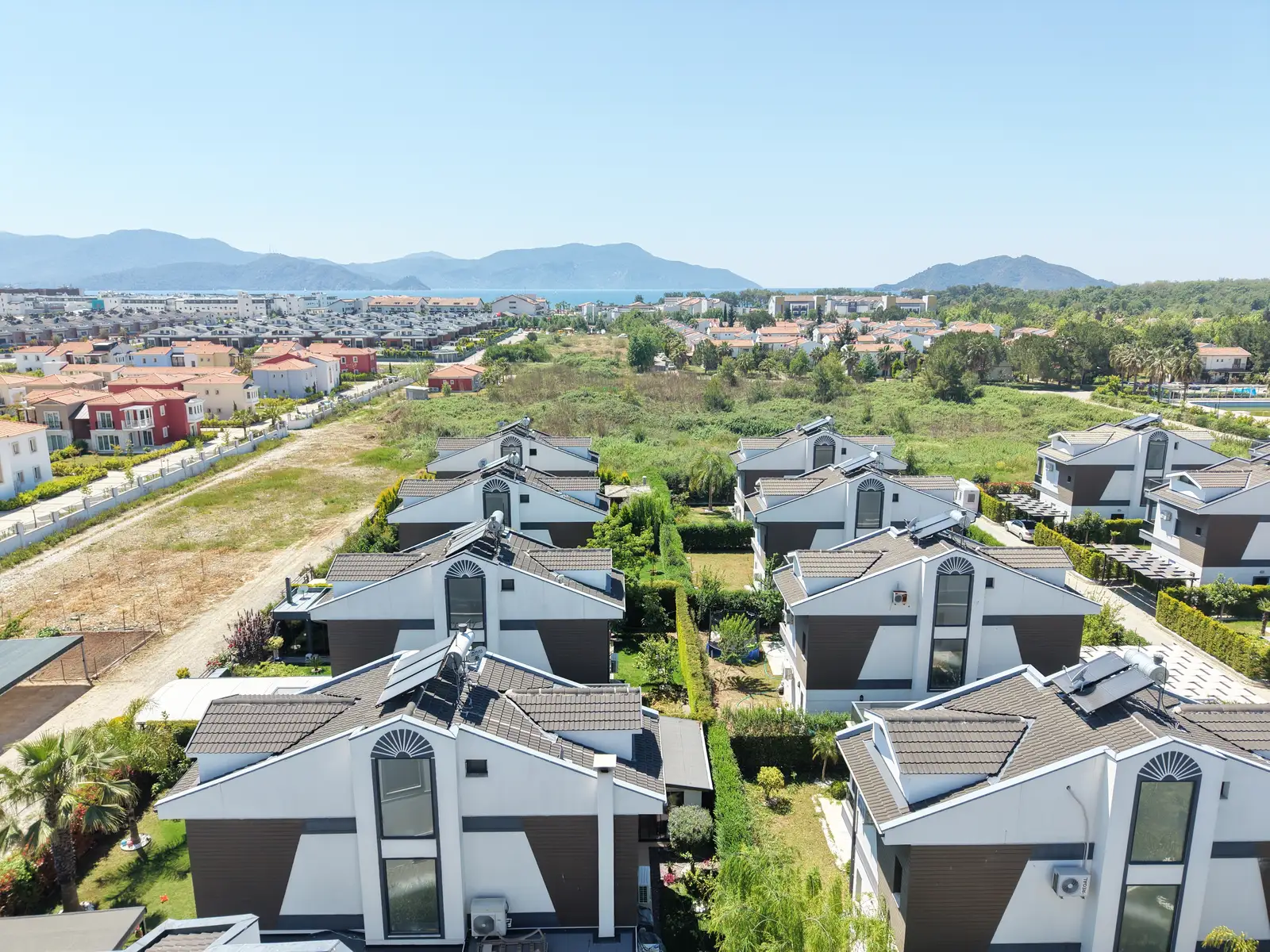 FETHİYE ÇALIŞ PLAJINA 200 METRE MÜSTAKİL HAVUZLU, BAHÇELİ VİLLA