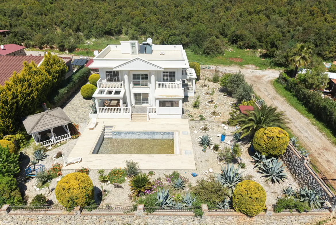 Sophisticated 4+1 Luxury Smart Villa in Yesiluzumlu