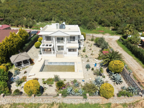 Sophisticated 4+1 Luxury Smart Villa in Yesiluzumlu