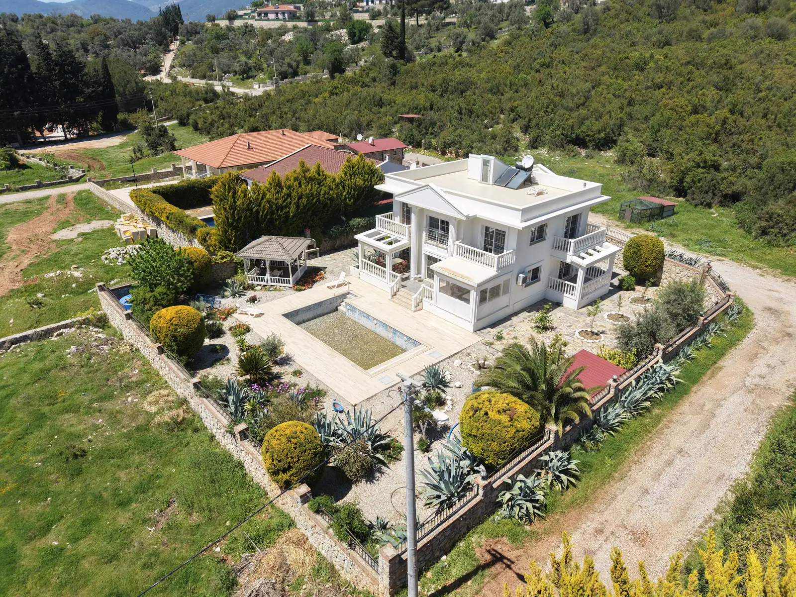 Sophisticated 4+1 Luxury Smart Villa in Yesiluzumlu