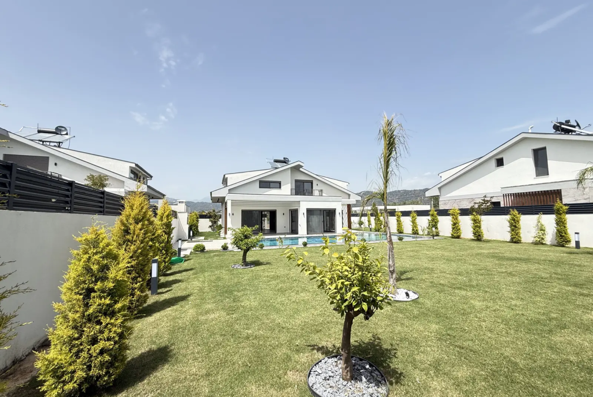Fethiye’de Özel Havuzlu Müstakil Villa – Plaja Yürüme Mesafesinde