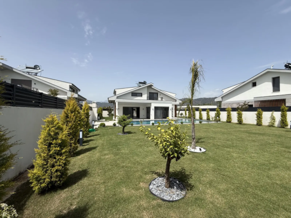 Fethiye’de Özel Havuzlu Müstakil Villa – Plaja Yürüme Mesafesinde