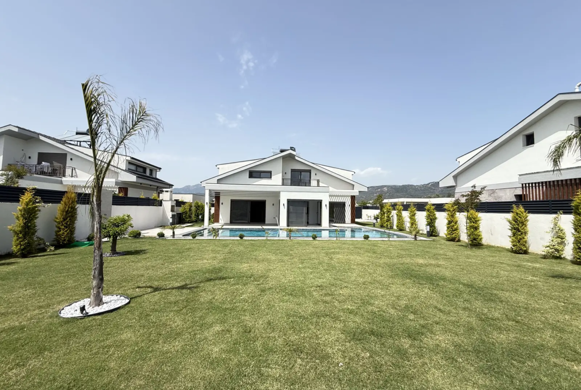 Fethiye’de Özel Havuzlu Müstakil Villa – Plaja Yürüme Mesafesinde