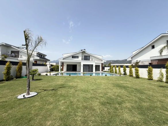 Fethiye’de Özel Havuzlu Müstakil Villa – Plaja Yürüme Mesafesinde