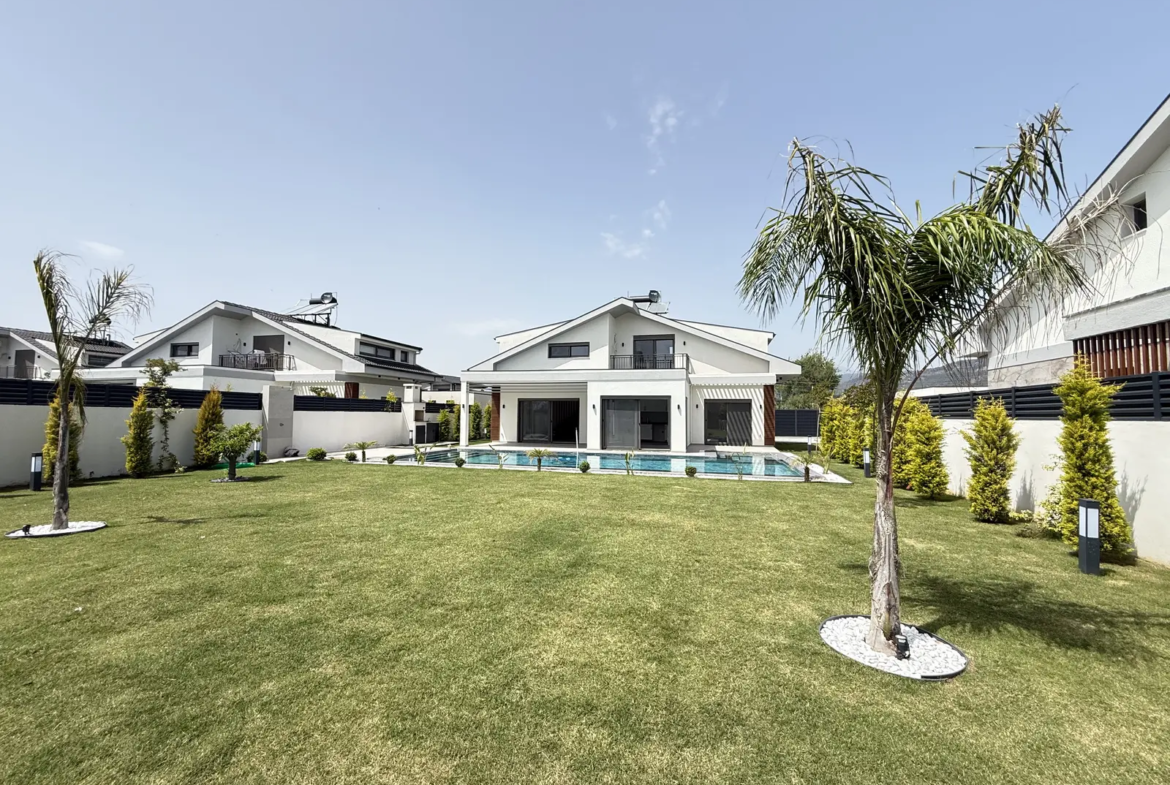 Fethiye’de Özel Havuzlu Müstakil Villa – Plaja Yürüme Mesafesinde