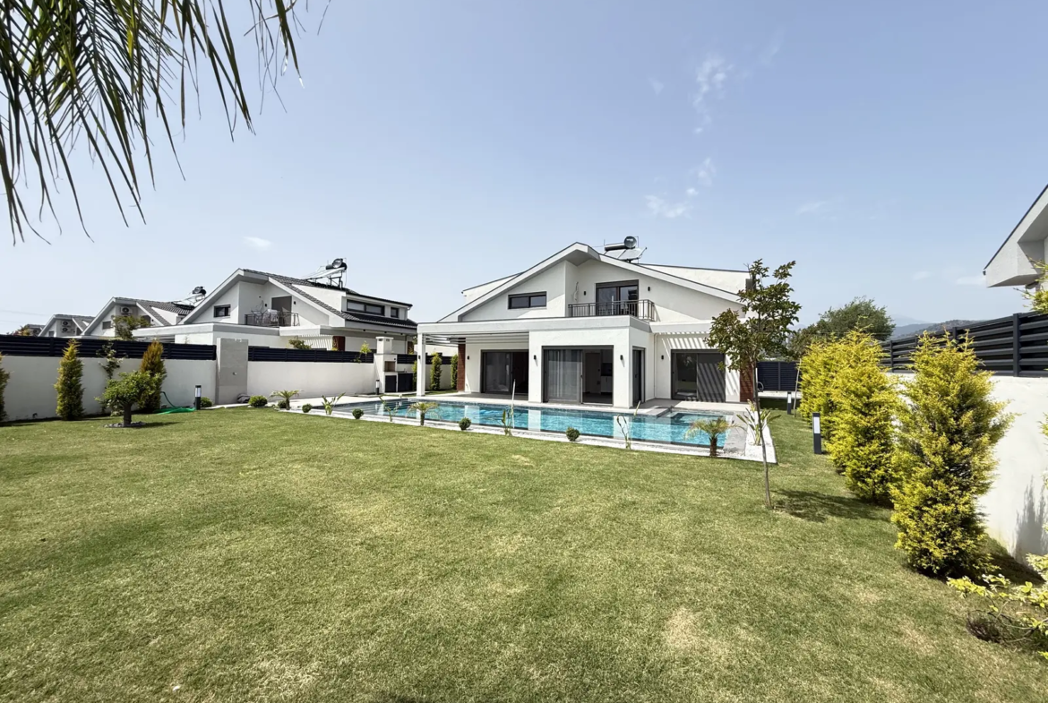 Fethiye’de Özel Havuzlu Müstakil Villa – Plaja Yürüme Mesafesinde