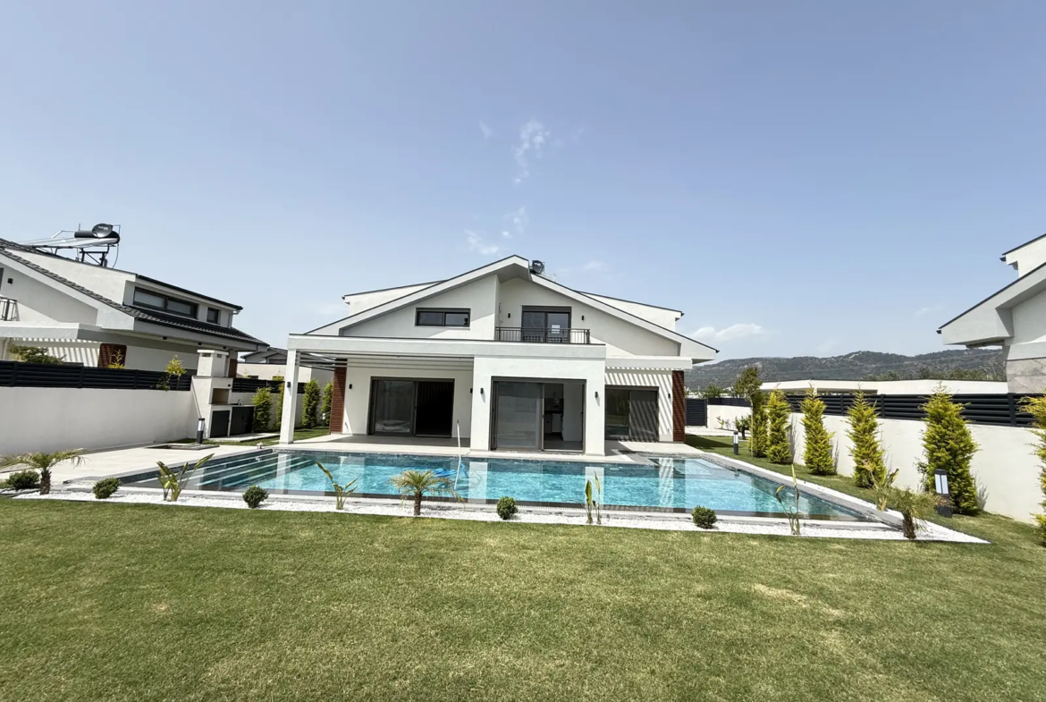 Fethiye’de Özel Havuzlu Müstakil Villa – Plaja Yürüme Mesafesinde