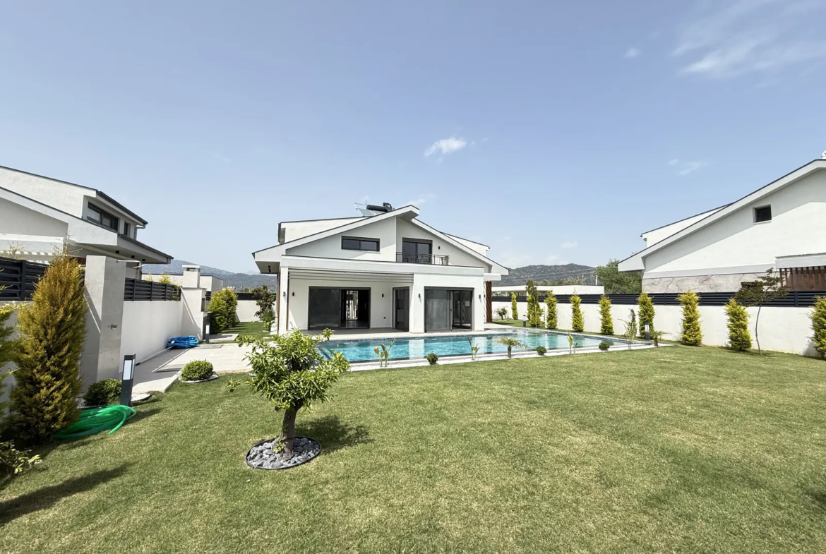 Fethiye’de Özel Havuzlu Müstakil Villa – Plaja Yürüme Mesafesinde