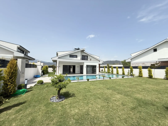 Fethiye’de Özel Havuzlu Müstakil Villa – Plaja Yürüme Mesafesinde