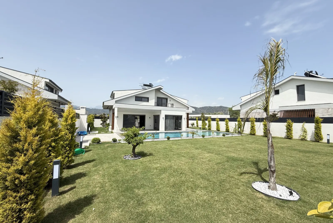 Fethiye’de Özel Havuzlu Müstakil Villa – Plaja Yürüme Mesafesinde