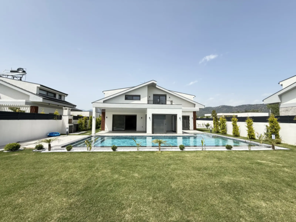 Fethiye’de Özel Havuzlu Müstakil Villa – Plaja Yürüme Mesafesinde