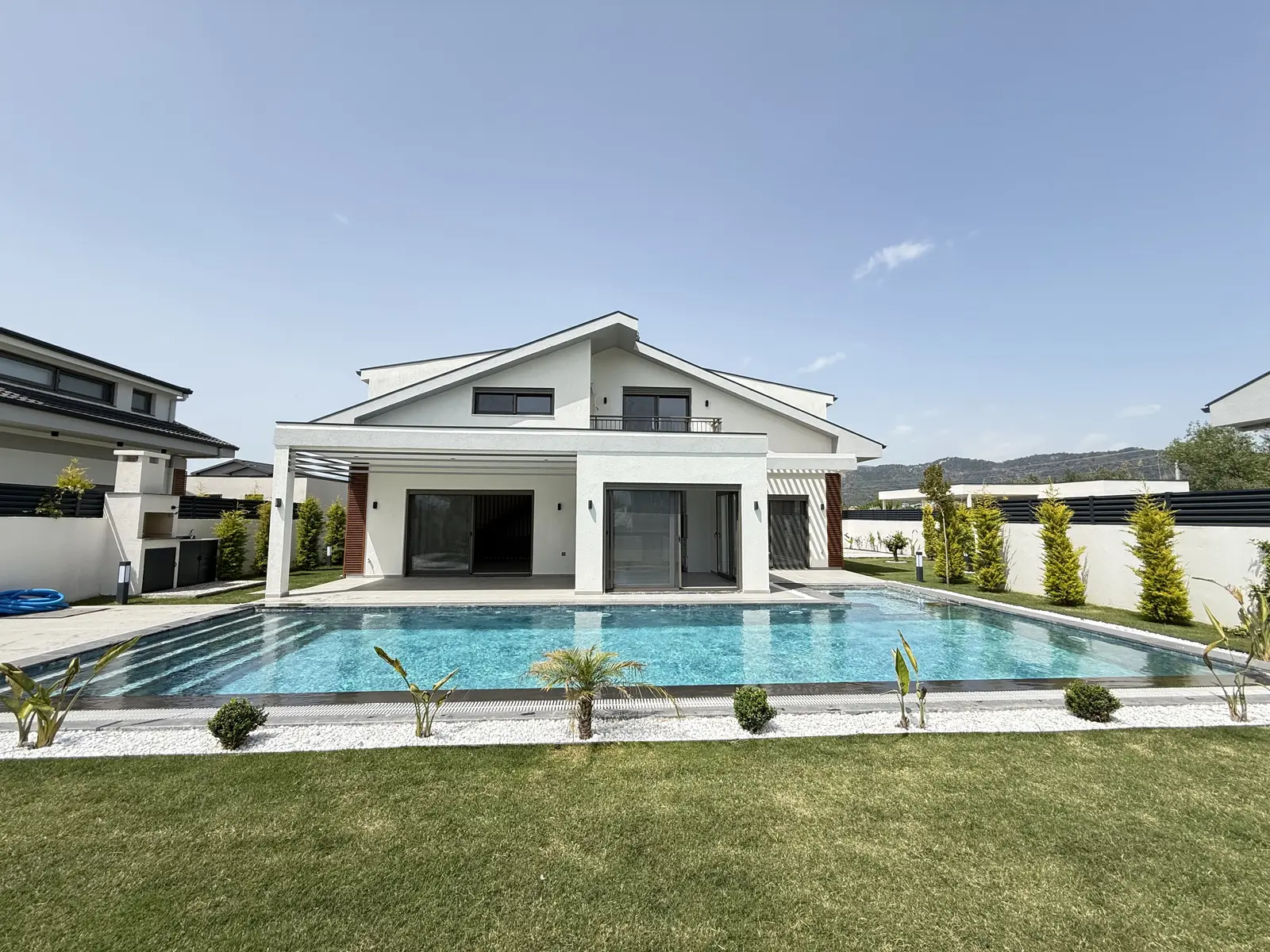 Fethiye’de Özel Havuzlu Müstakil Villa – Plaja Yürüme Mesafesinde