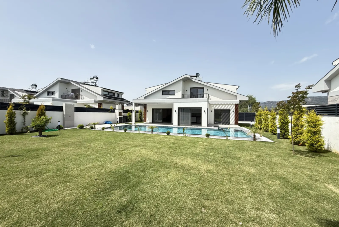 Fethiye’de Özel Havuzlu Müstakil Villa – Plaja Yürüme Mesafesinde