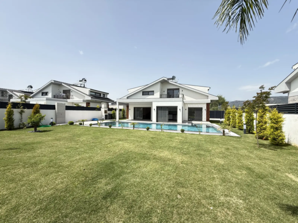 Fethiye’de Özel Havuzlu Müstakil Villa – Plaja Yürüme Mesafesinde