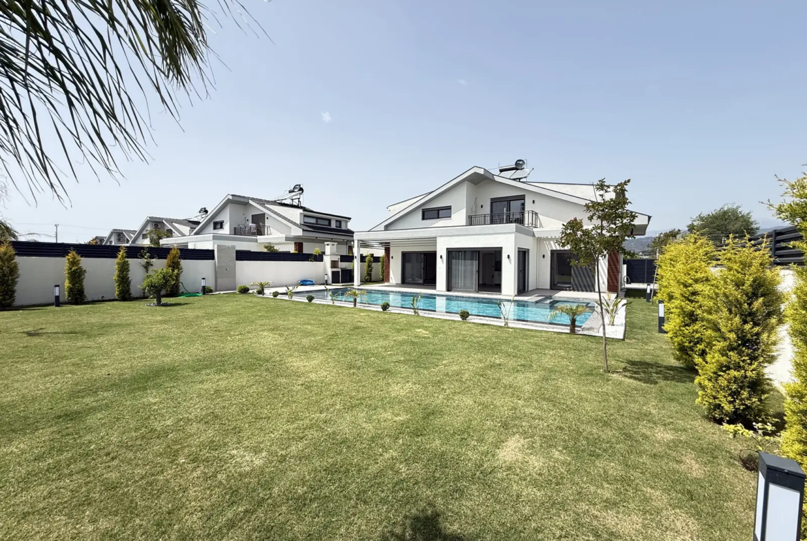 Fethiye’de Özel Havuzlu Müstakil Villa – Plaja Yürüme Mesafesinde