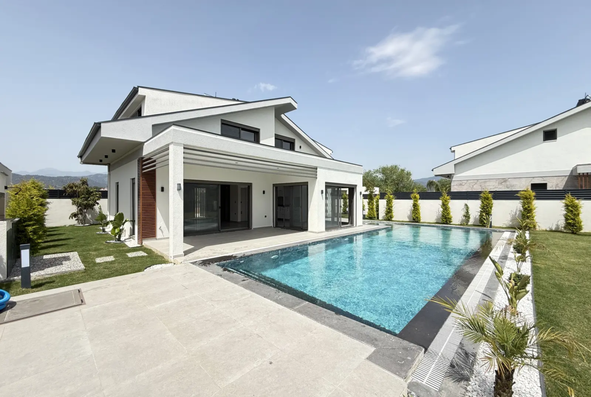 Fethiye’de Özel Havuzlu Müstakil Villa – Plaja Yürüme Mesafesinde