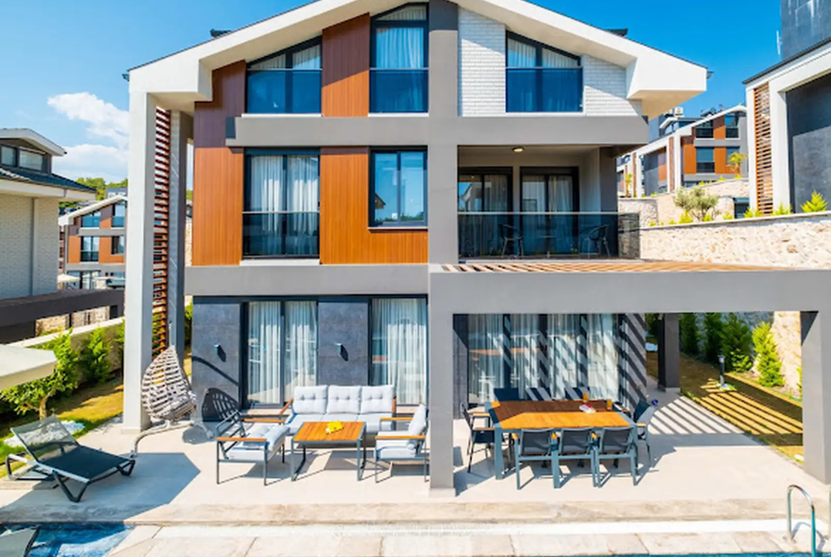 Ölüdeniz Manzaralı Açık-Kapalı Yüzme Havuzlu Lüks Villa