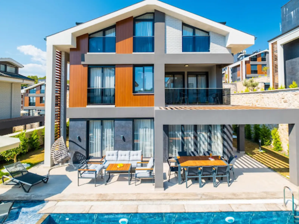 Ölüdeniz Manzaralı Açık-Kapalı Yüzme Havuzlu Lüks Villa
