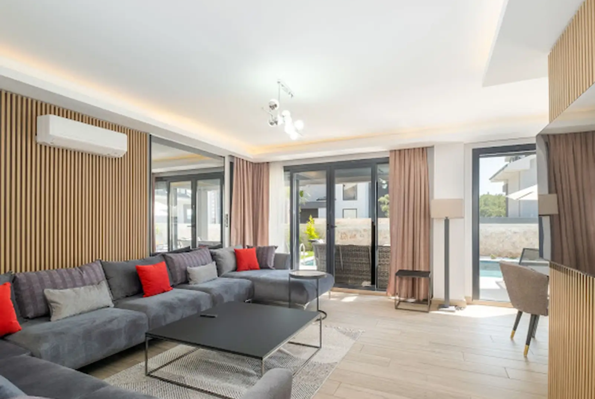 Ölüdeniz Manzaralı Açık-Kapalı Yüzme Havuzlu Lüks Villa