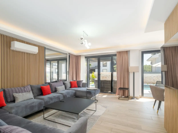 Ölüdeniz Manzaralı Açık-Kapalı Yüzme Havuzlu Lüks Villa