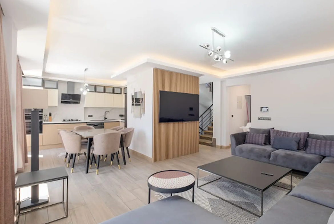 Ölüdeniz Manzaralı Açık-Kapalı Yüzme Havuzlu Lüks Villa
