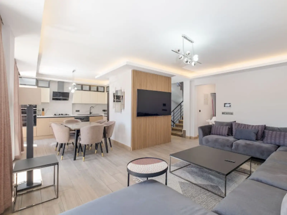 Ölüdeniz Manzaralı Açık-Kapalı Yüzme Havuzlu Lüks Villa