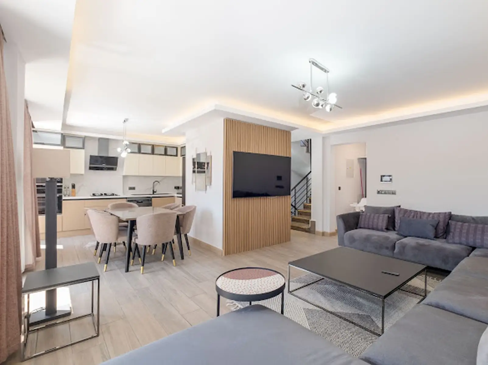Ölüdeniz Manzaralı Açık-Kapalı Yüzme Havuzlu Lüks Villa