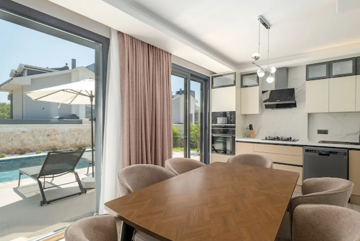 Ölüdeniz Manzaralı Açık-Kapalı Yüzme Havuzlu Lüks Villa