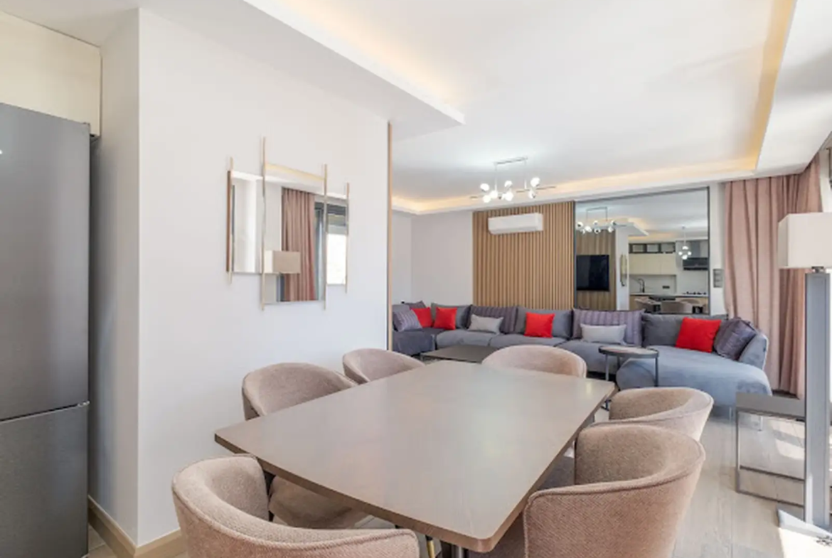 Ölüdeniz Manzaralı Açık-Kapalı Yüzme Havuzlu Lüks Villa