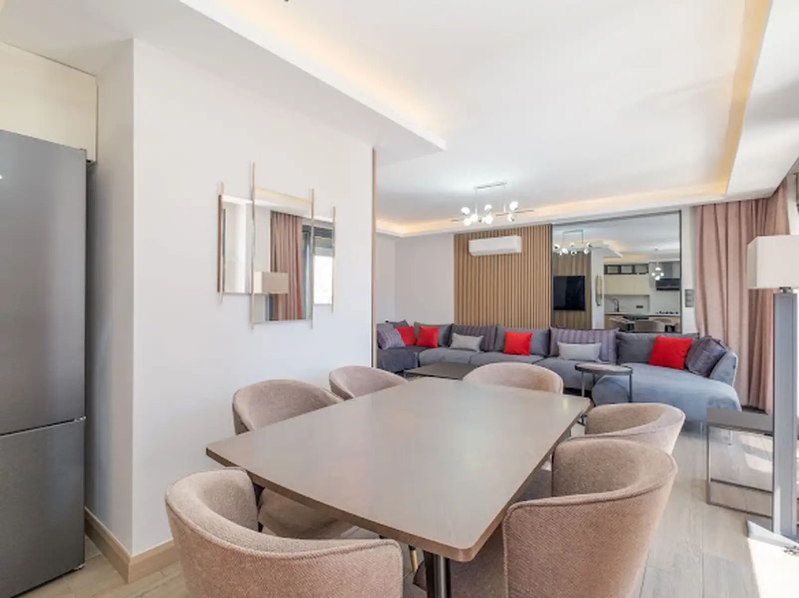 Ölüdeniz Manzaralı Açık-Kapalı Yüzme Havuzlu Lüks Villa
