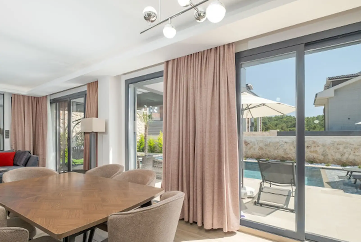 Ölüdeniz Manzaralı Açık-Kapalı Yüzme Havuzlu Lüks Villa