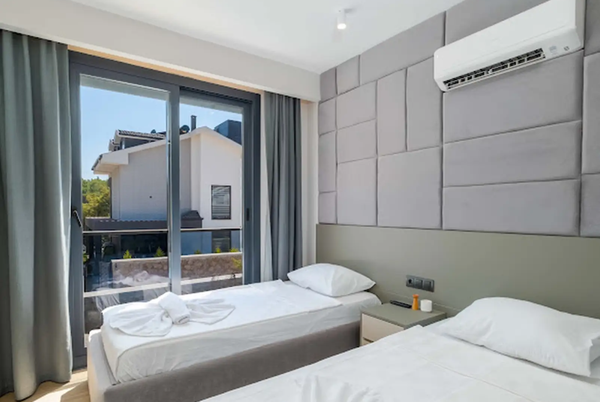 Ölüdeniz Manzaralı Açık-Kapalı Yüzme Havuzlu Lüks Villa