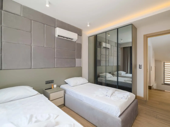 Ölüdeniz Manzaralı Açık-Kapalı Yüzme Havuzlu Lüks Villa