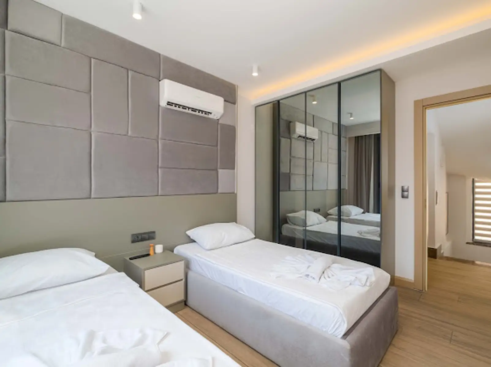 Ölüdeniz Manzaralı Açık-Kapalı Yüzme Havuzlu Lüks Villa