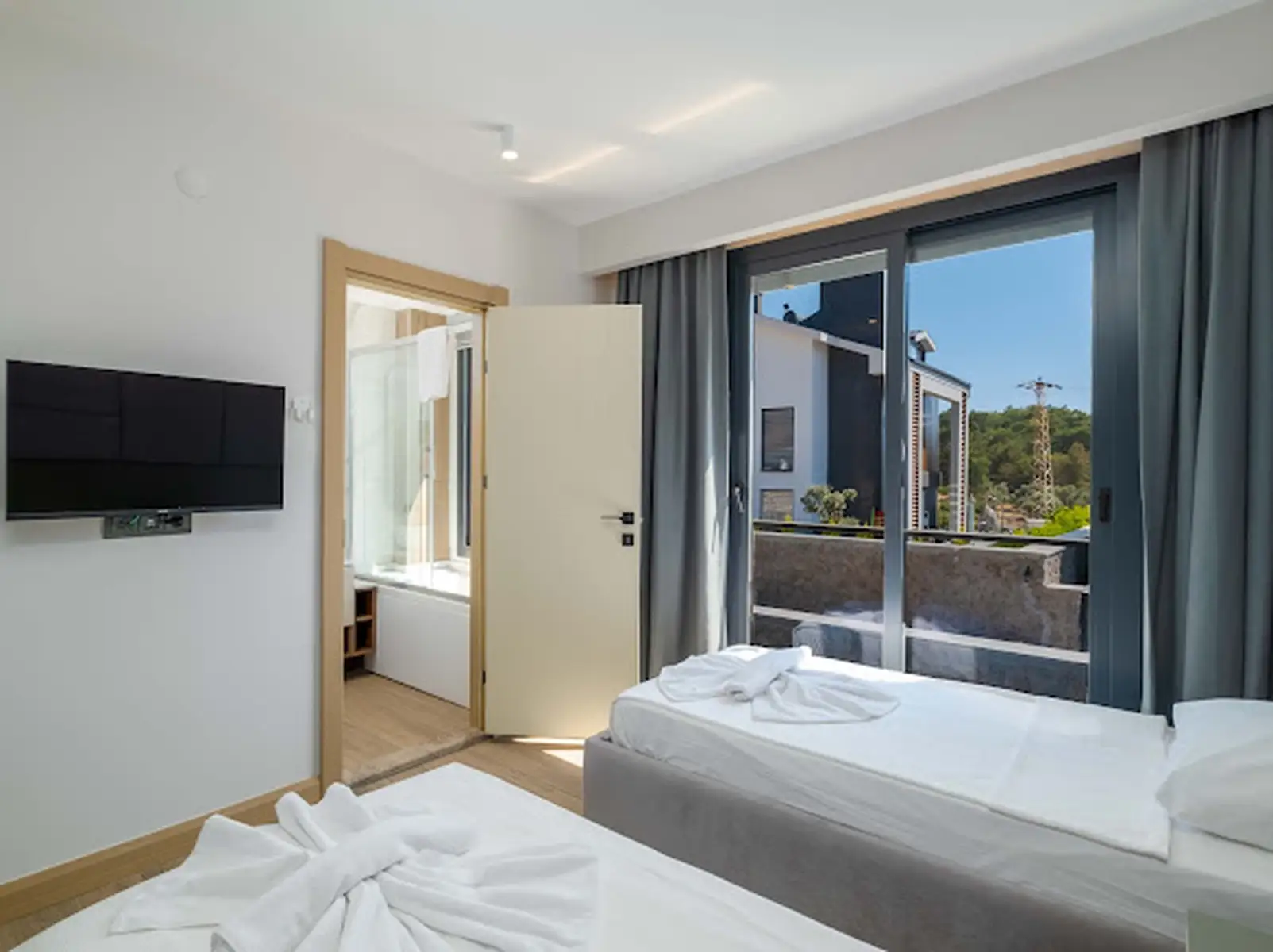 Ölüdeniz Manzaralı Açık-Kapalı Yüzme Havuzlu Lüks Villa