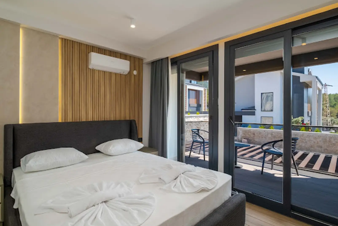 Ölüdeniz Manzaralı Açık-Kapalı Yüzme Havuzlu Lüks Villa