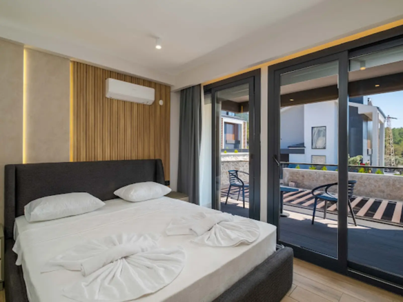 Ölüdeniz Manzaralı Açık-Kapalı Yüzme Havuzlu Lüks Villa
