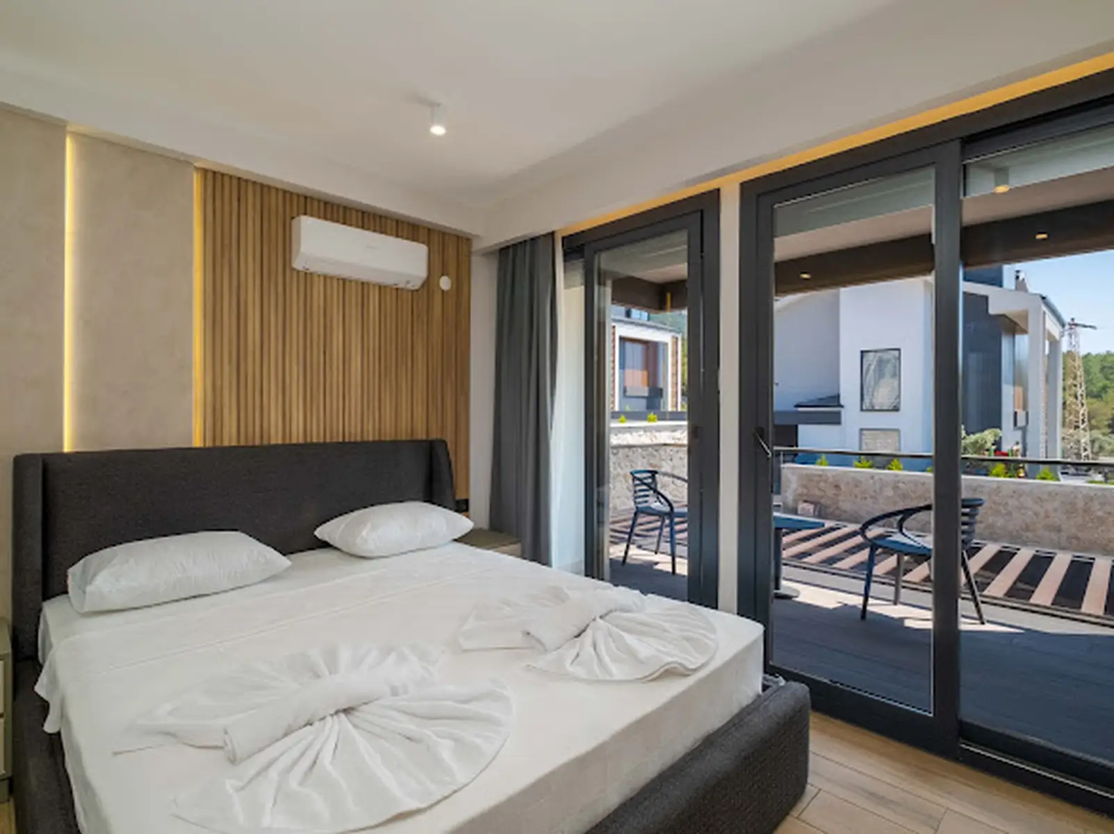 Ölüdeniz Manzaralı Açık-Kapalı Yüzme Havuzlu Lüks Villa