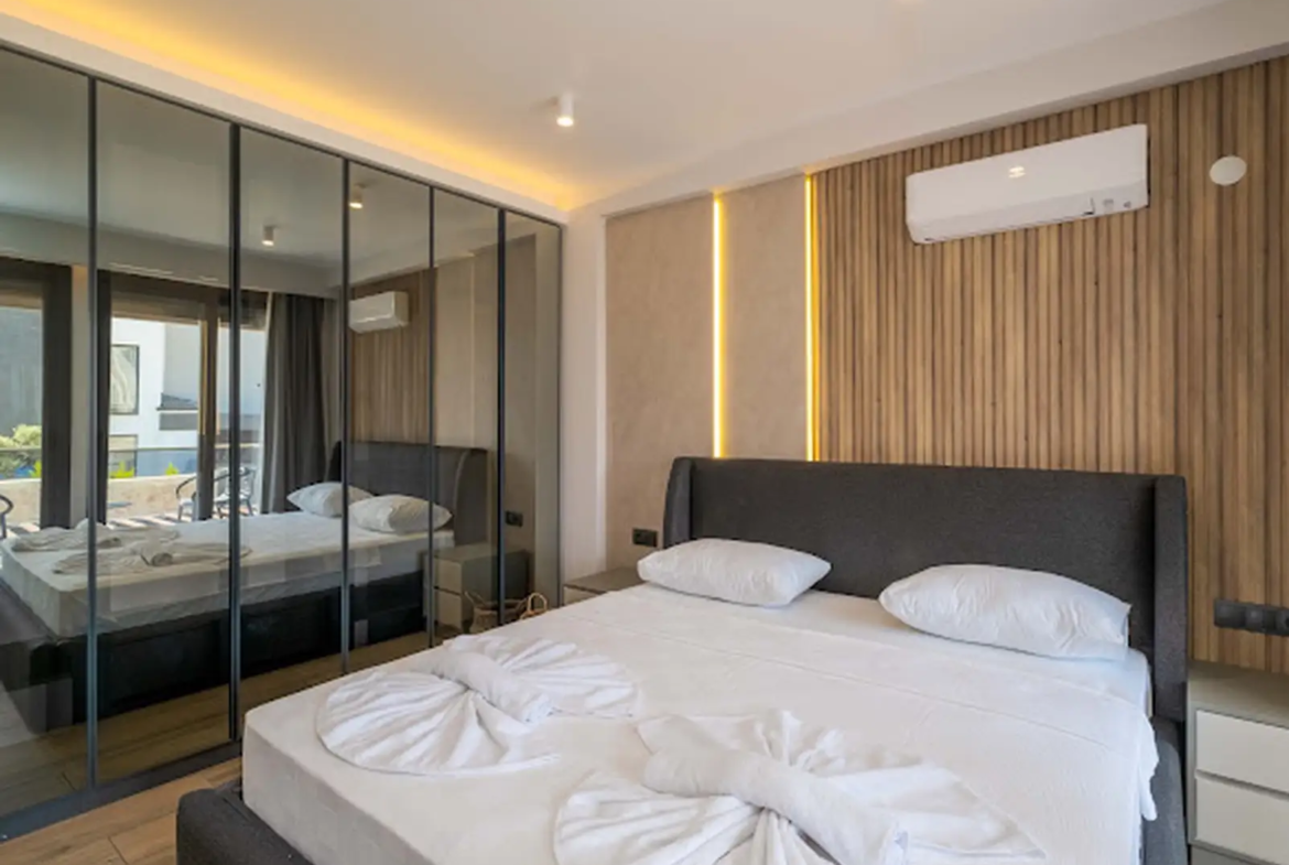 Ölüdeniz Manzaralı Açık-Kapalı Yüzme Havuzlu Lüks Villa