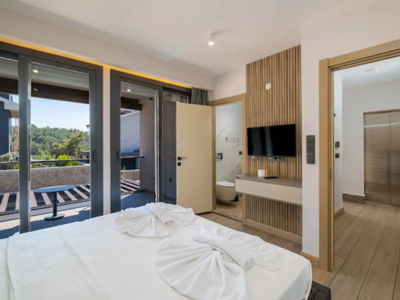 Ölüdeniz Manzaralı Açık-Kapalı Yüzme Havuzlu Lüks Villa