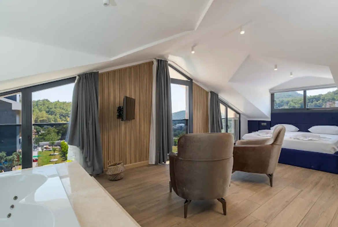 Ölüdeniz Manzaralı Açık-Kapalı Yüzme Havuzlu Lüks Villa