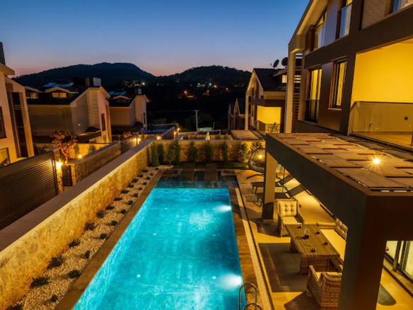 Ölüdeniz Manzaralı Açık-Kapalı Yüzme Havuzlu Lüks Villa