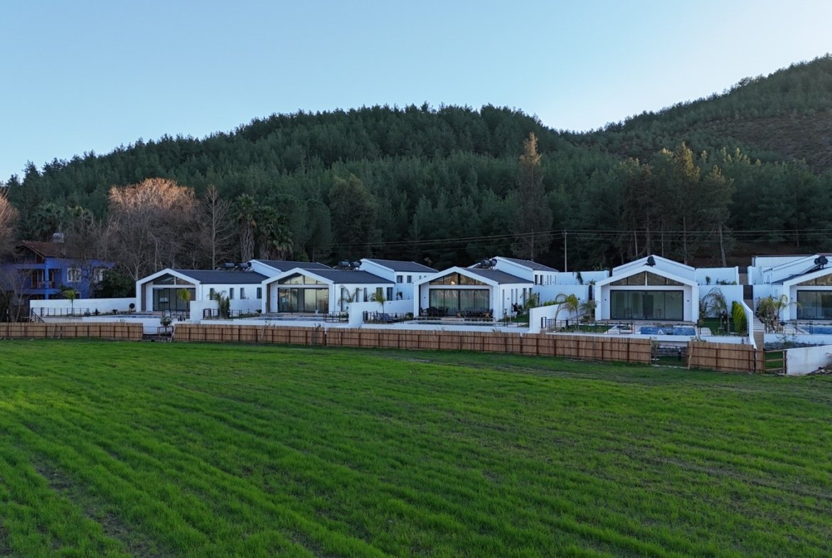 Seydikemer’de Müstakil Bahçeli- Havuzlu Şık Villa