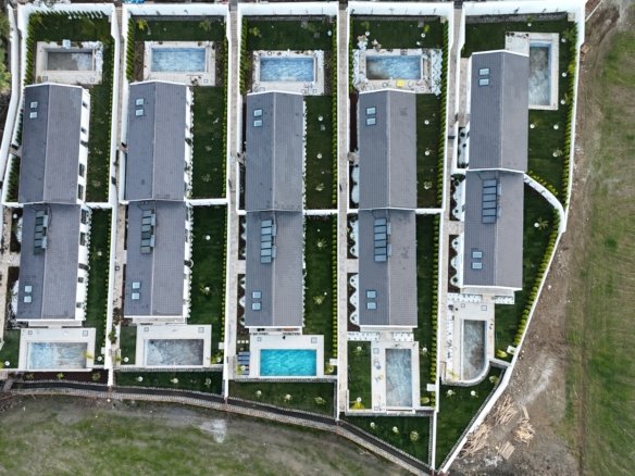 Seydikemer’de Müstakil Bahçeli- Havuzlu Şık Villa