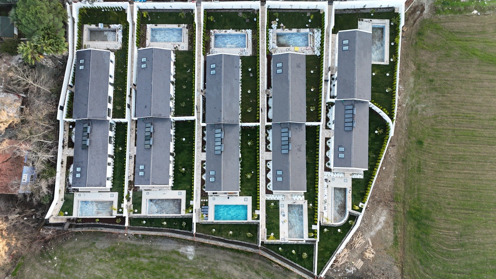 Seydikemer’de Müstakil Bahçeli- Havuzlu Şık Villa