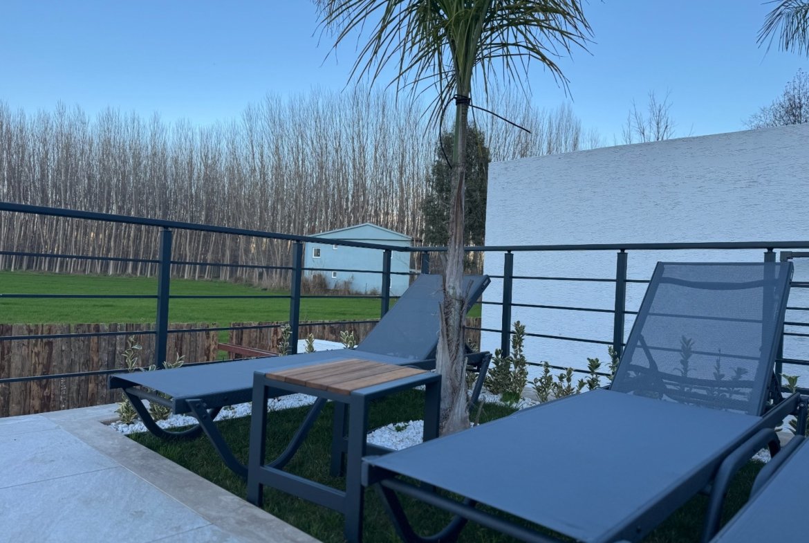 Seydikemer’de Müstakil Bahçeli- Havuzlu Şık Villa